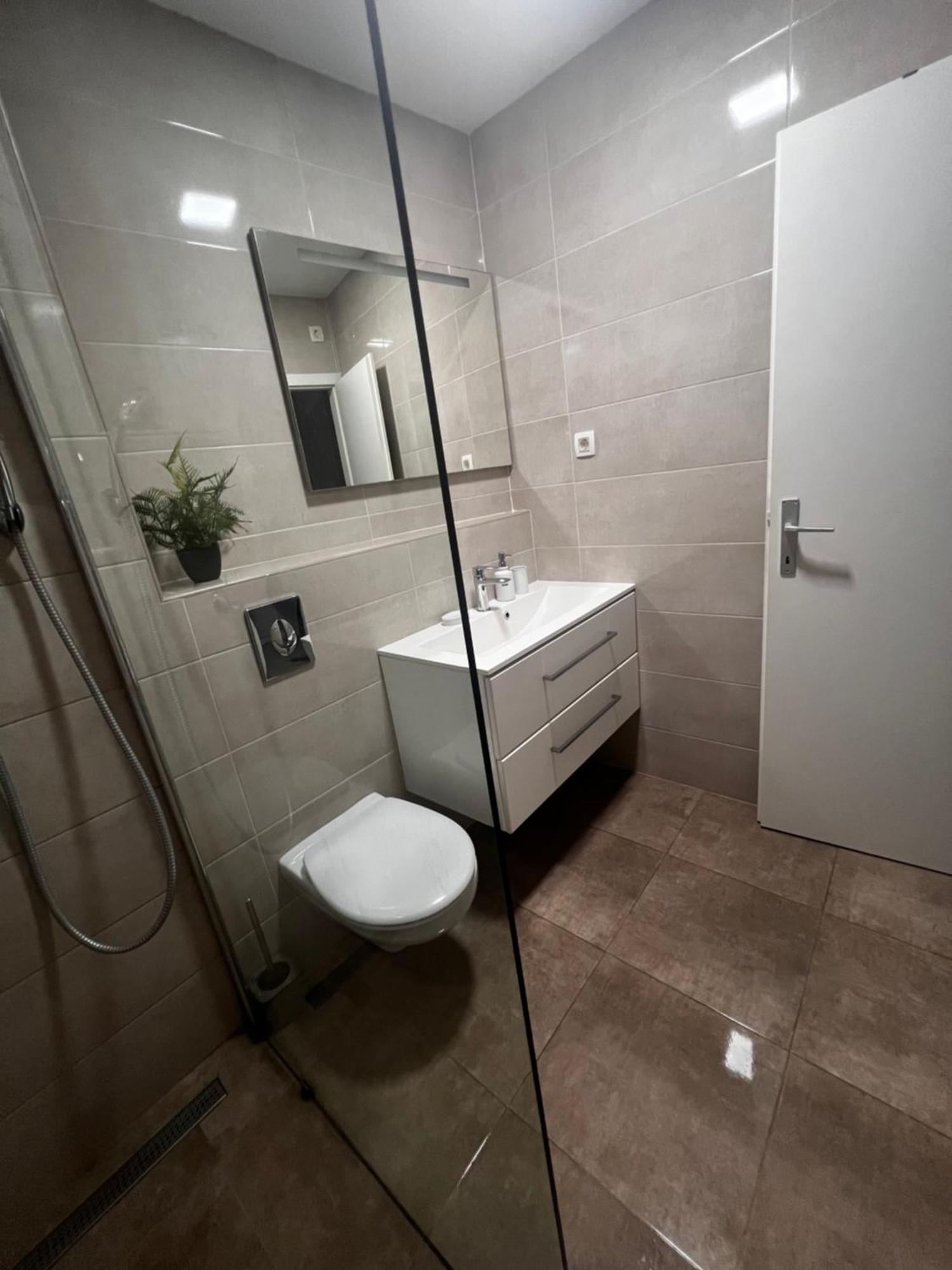 Apartmani Cvitanovic Baška Voda Buitenkant foto