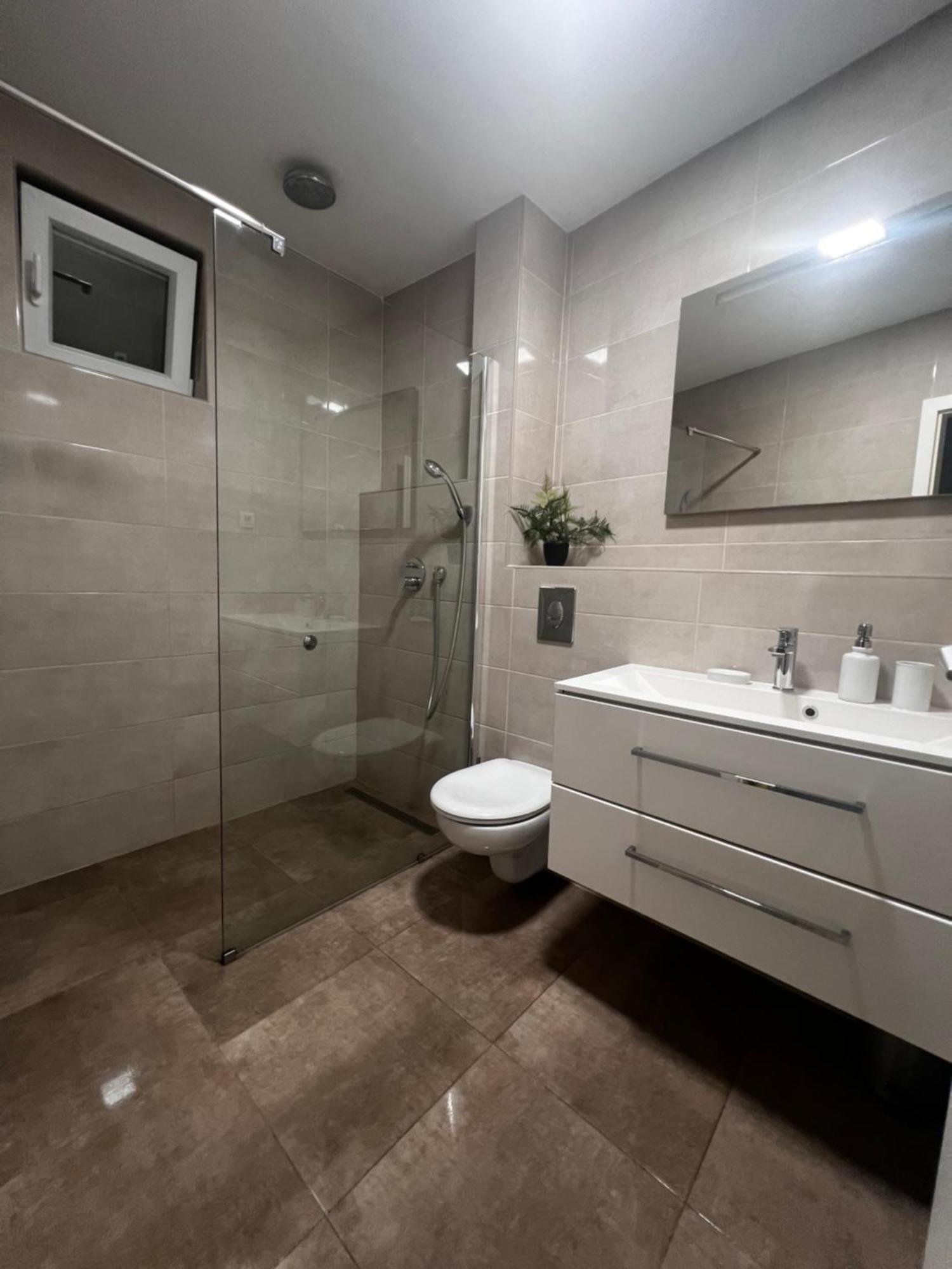 Apartmani Cvitanovic Baška Voda Buitenkant foto
